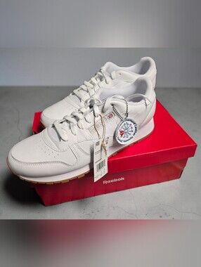 Reebok Classic White Low-Top Sneakers, Men's 12 Women's 13.5